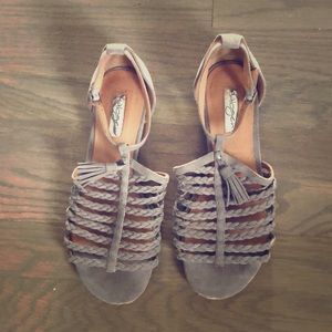 Women’s woven sandal size 8